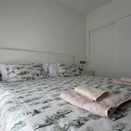 Lägenhet Jardines Del Puerto - Brand New 2bd With Parking, Wifi & Pool Marbella